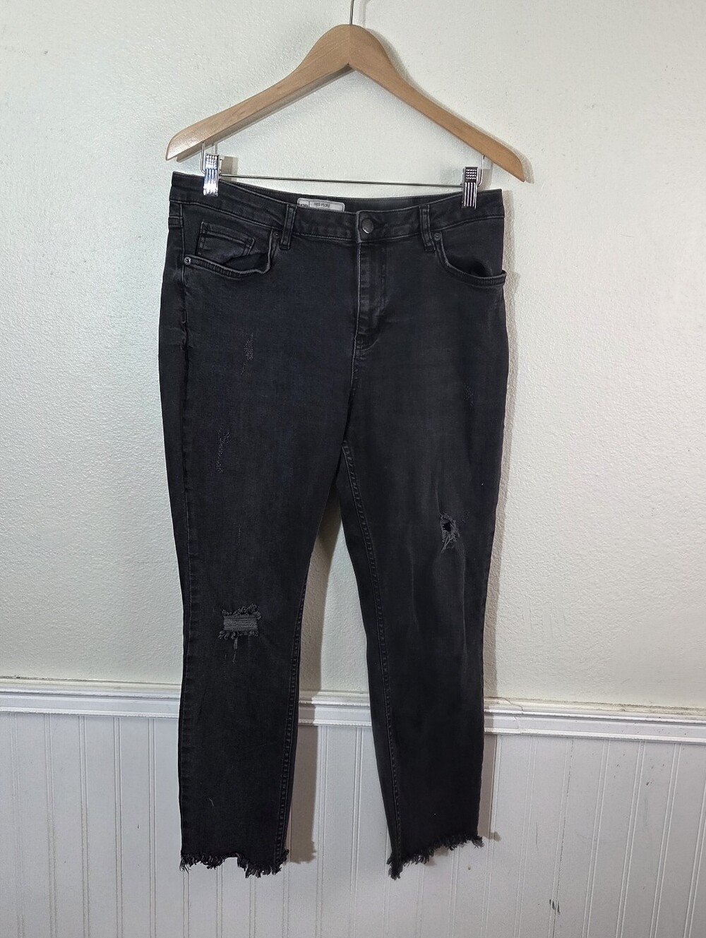 Free People We The Free Jeans W31 Black Distressed Skinny Raw Hem Stretch